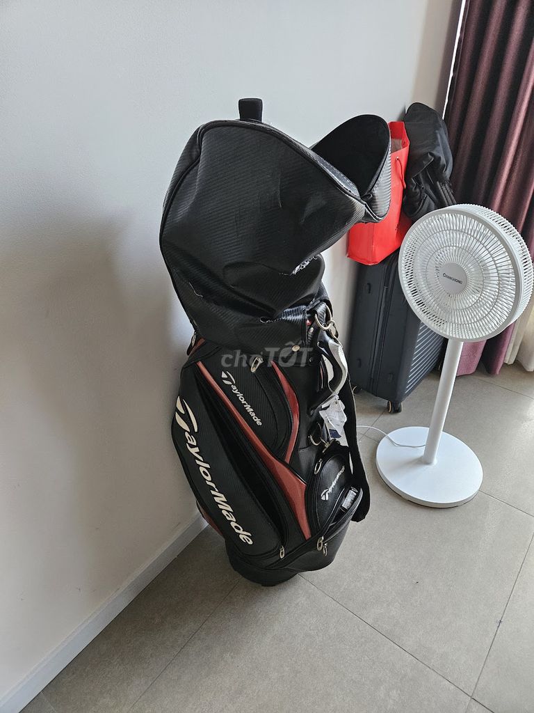 Bộ gậy golf TaylorMade Đen Đỏ. Mua bán Đồ thể thao, Dã ngoại tại Quận Ba Đình Hà Nội được đăng bởi Dat Nguyen Ninh hình 1