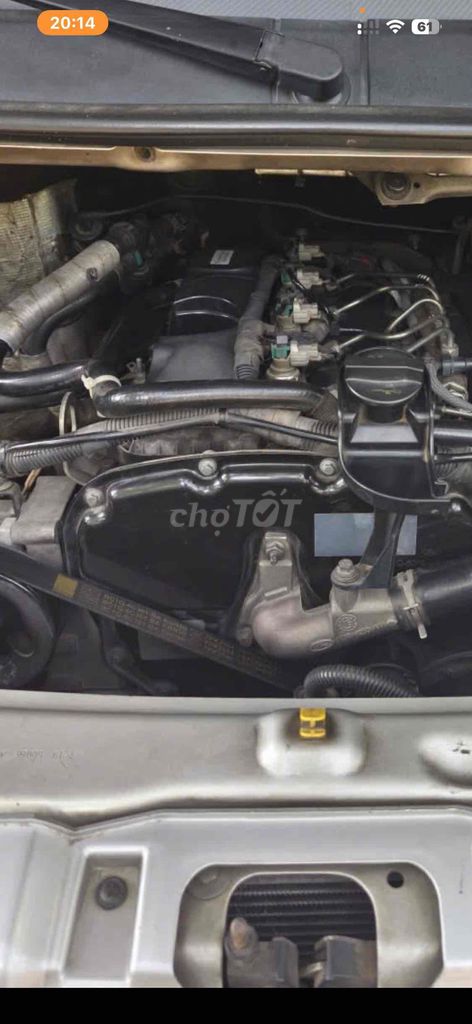 16-местный серебристый автобус Ford Transit