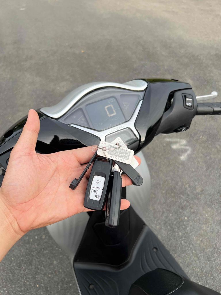 Shvn 125 Cbs Bạc Đen Porsche Cuối 2022 Leng Keng🎉🎉. Mua bán Xe máy tại Thành phố Biên Hòa Đồng Nai được đăng bởi Xe Máy Phát Đồng hình 7