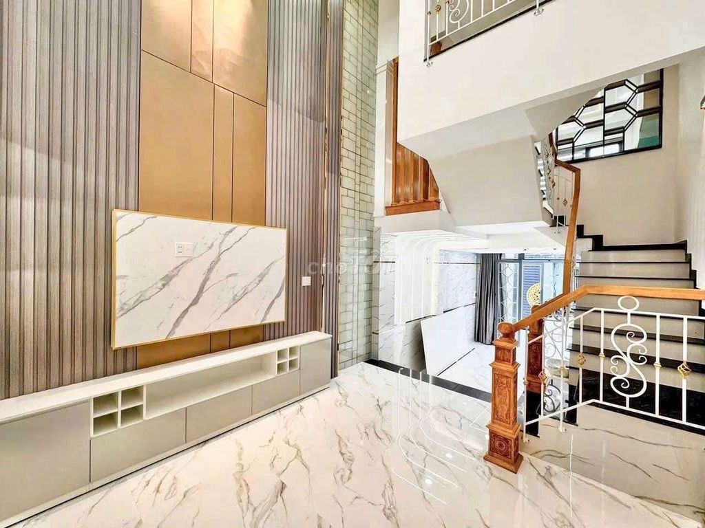 Дом на продажу на улице Ле Ван Куой_ Ма Ло: 4мx13м, 1 антресоль, 3 этажа
