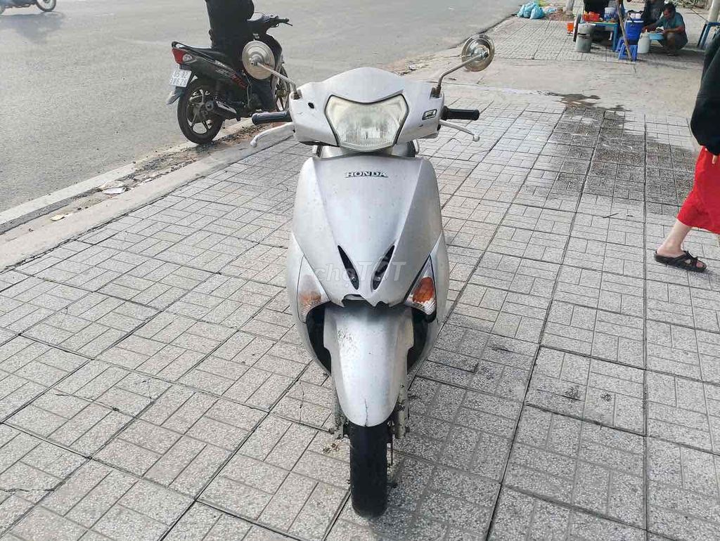 Honda Lead màu Bạc. Mua bán Xe máy tại Quận Ninh Kiều Cần Thơ được đăng bởi đầy cửa hàng cầu hưng lợi nk cần thơ hình 2