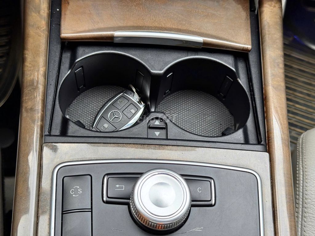 Mercedes-Benz E300 đời 2010 số tự động. Mua bán Ô tô tại Quận Gò Vấp Tp Hồ Chí Minh được đăng bởi Phương 831 hình 7