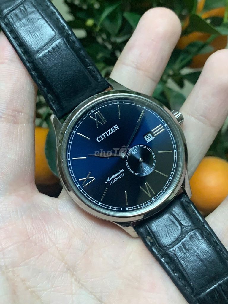 Citizen Small second NJ0090-21L mặt navi blue 42mm