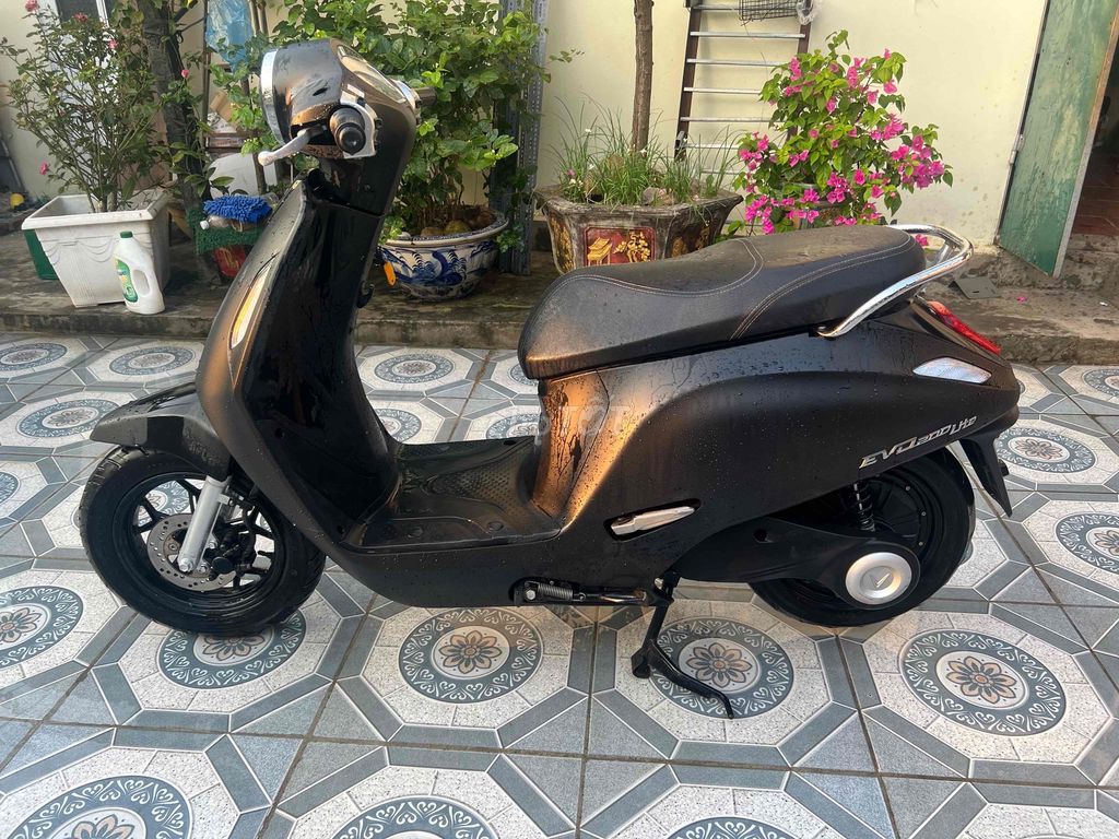 Электроскутер VinFast Evo200 Lite Черный 13 тыс. км