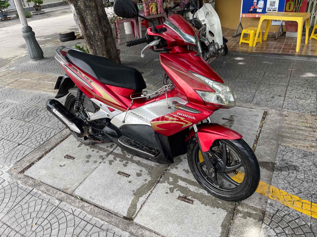 Honda Air Blade 2025 красный
