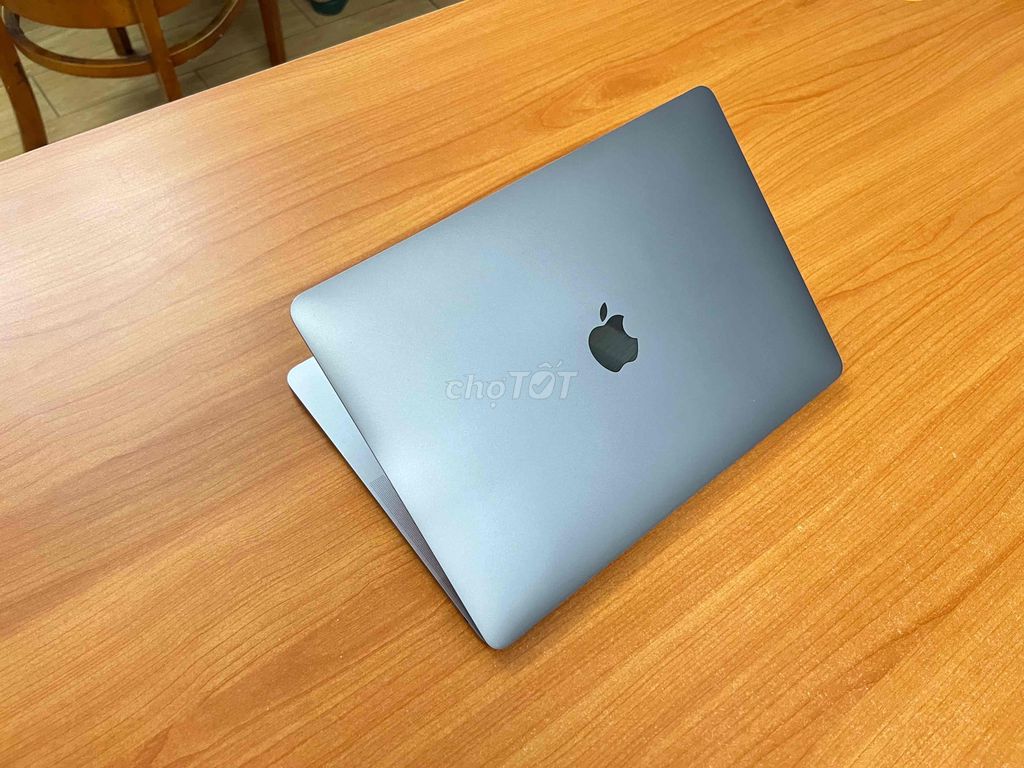 MACBOOK PRO 2017/ i5/8GB/ ĐẸP 99 NGUYÊN TEM