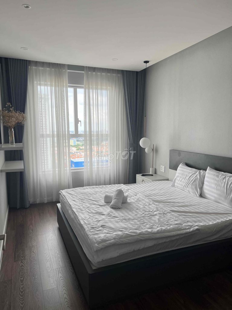 Cho thuê căn hộ Sunrise CityView Q7 lh :