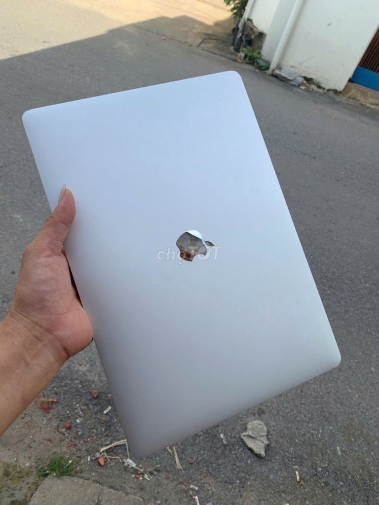 Apple Macbook Pro 2019 i9 15 inch 16GB/512GB Bạc. Mua bán Laptop tại Huyện Quế Võ Bắc Ninh được đăng bởi Luân hình 1