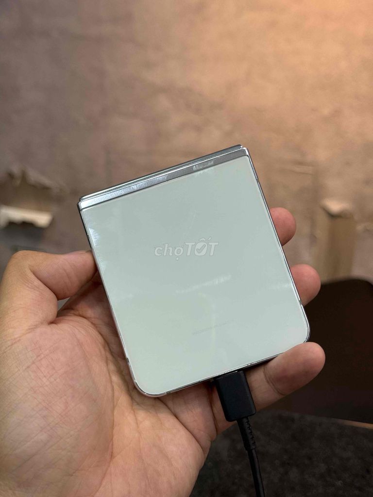 Samsung Z Flip5 xanh lá. Mua bán Điện thoại tại Quận 10 Tp Hồ Chí Minh được đăng bởi Hậu Lưu hình 1