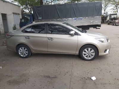 Toyota Vios màu Vàng cát