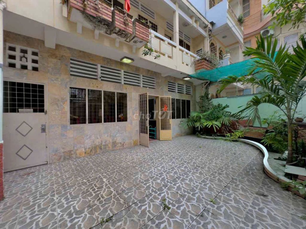 NHÀ SÂN VƯỜN HIẾM NGAY HỒ BIỂU CHÁNH - 8,7X16M