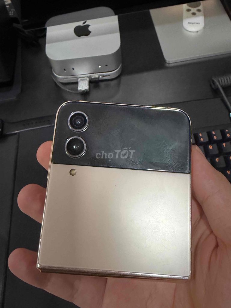 Samsung Z Flip 4. Mua bán Điện thoại tại Quận Phú Nhuận Tp Hồ Chí Minh được đăng bởi Duc Do hình 1