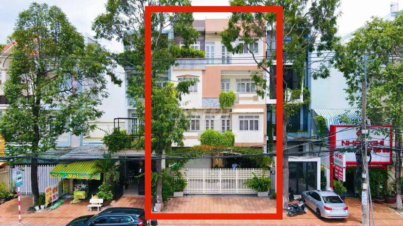 Cho thuê nhà 850 m2 có thang máy mặt tiền Nguyễn Văn Cừ