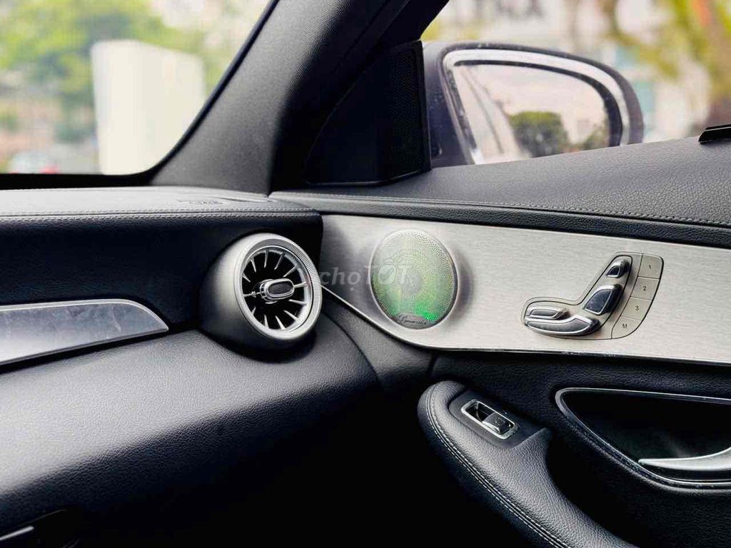 Mercedes Benz C300 AMG 2018. Mua bán Ô tô tại Quận 7 Tp Hồ Chí Minh được đăng bởi Cherry hình 10