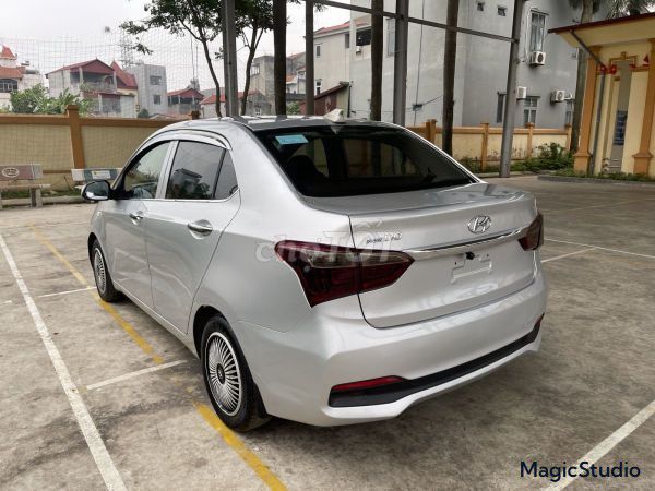 Hyundai i10 Grand 2018 1.2 MT Base Серебристый