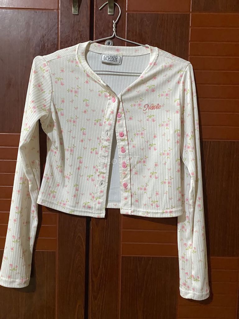 Áo khoác cardigan NAVIE Nữ Freesize Trắng hồng. Mua bán Quần áo tại Huyện Phú Riềng Bình Phước được đăng bởi Kim Ánh hình 1