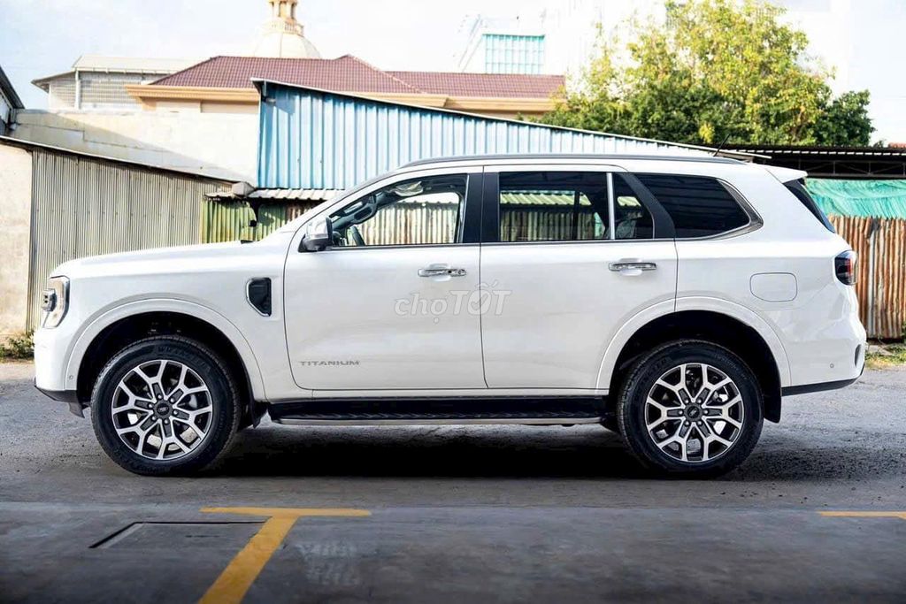 Ford Everest 2025 Titanium 2.0L 4x2 AT. Mua bán Ô tô tại Huyện Châu Thành Tiền Giang được đăng bởi Showroom đại lý xe Ford Tiền Giang hình 4