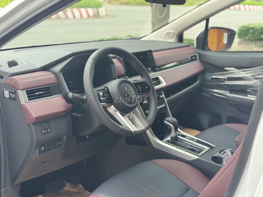 Xpander Cross NEW / Giảm 100% TB /Xe sẵn giao ngay. Mua bán Ô tô tại Quận 1 Tp Hồ Chí Minh được đăng bởi Nam Mitsubishi Quận 1 hình 10