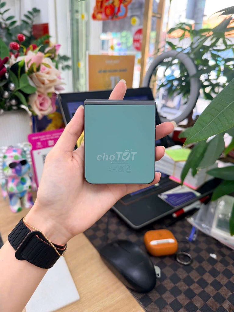 Samsung Galaxy Z Flip 5 512GB Xám. Mua bán Điện thoại tại Quận 7 Tp Hồ Chí Minh được đăng bởi Minh phương hình 1