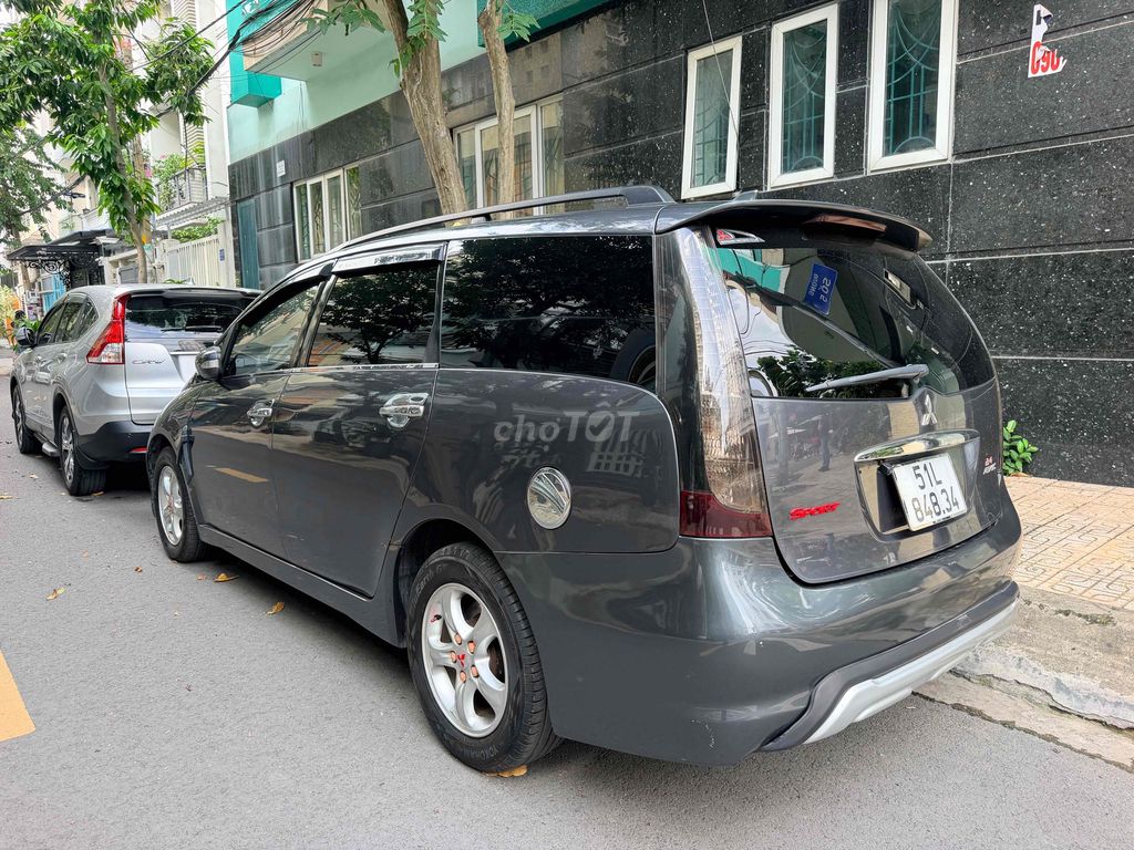 Mitsubishi Grandis 2005