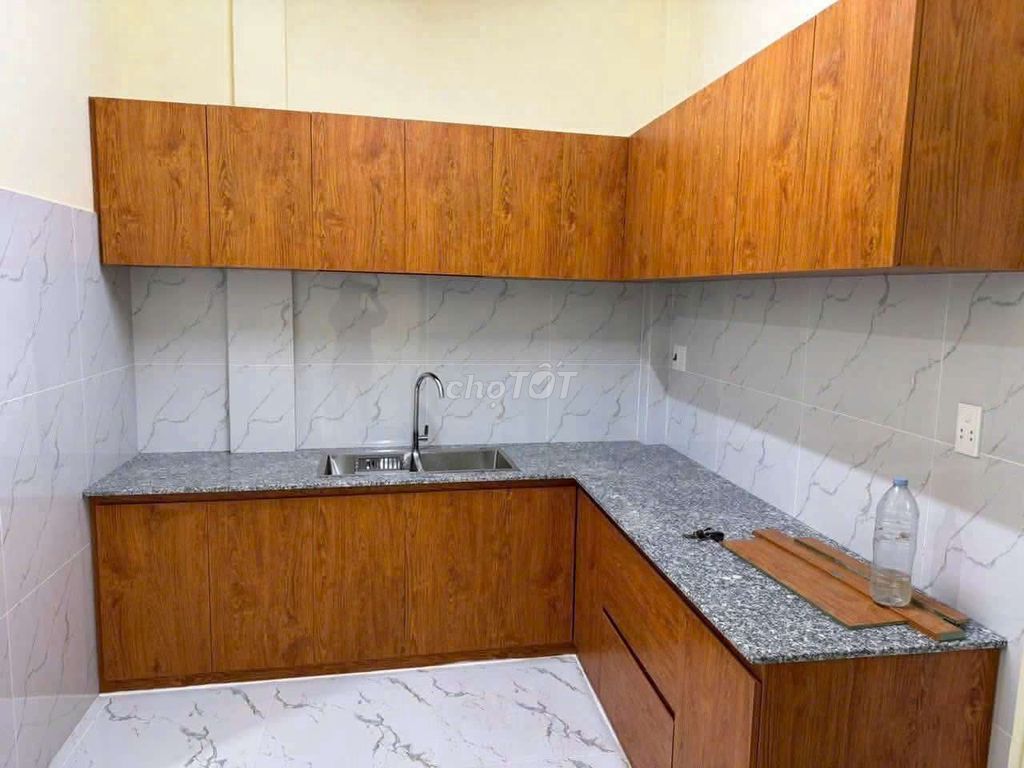 NHÀ 140M2, SÂN ĐẬU 2 OTO GẦN CHUNG CƯ SUNVIEW