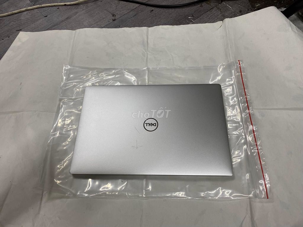 Dell XPS 13 7390..i7-10710u..ram 16g..ssd 512g--RẼ