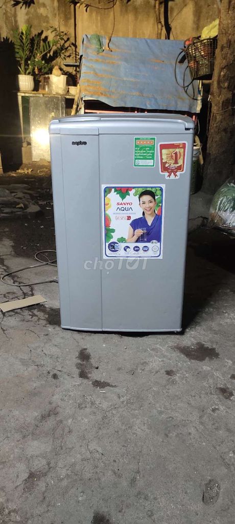 Cần thanh lý tủ lạnh Sanyo 95 lít