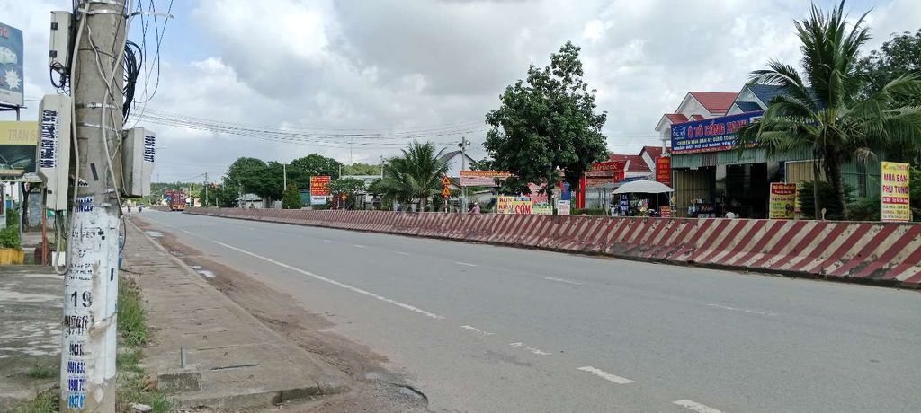 Chính chủ bán đất đẹp giá chất mặt tiền đường DT 747