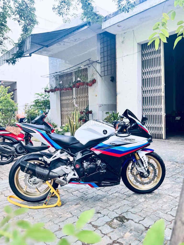 Honda CBR250R Нейкед 249куб.см 6-ступ
