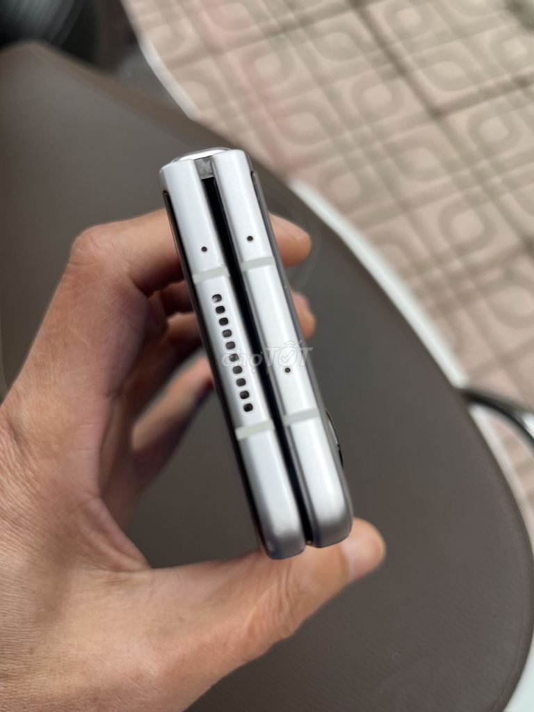 Samsung Z Fold 3 Bạc Vỡ màn trong. Mua bán Điện thoại tại Quận Ba Đình Hà Nội được đăng bởi nguyen thang hình 1