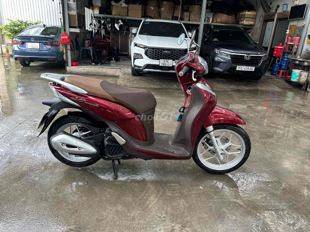 Honda SH Mode 125 2019 Бордовый 20000 км с номерами Хошимина