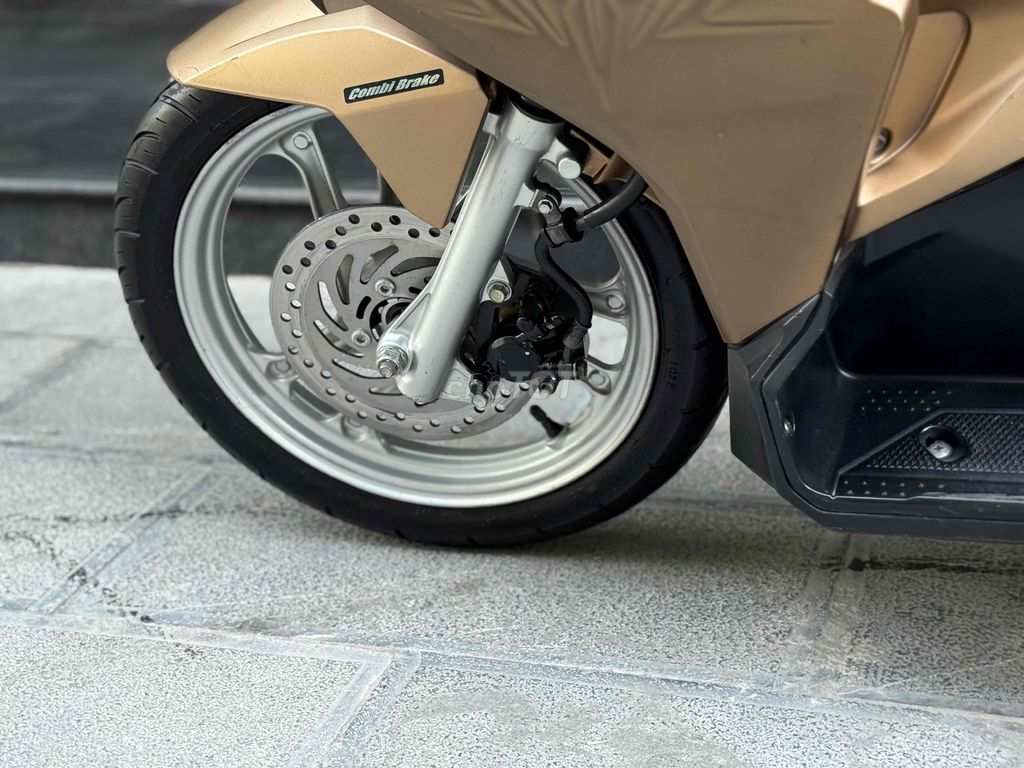 Honda Airblade 125 2017 Vàng đồng 3D 29D1. Mua bán Xe máy tại Quận Ba Đình Hà Nội được đăng bởi Xe Máy Nam Thi hình 10