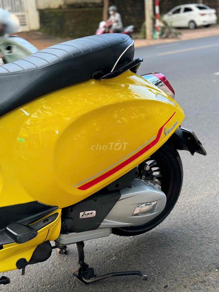 Piaggio Vespa Sprint ABS IGET 2022 Vàng Đen. Mua bán Xe máy tại Thành phố Buôn Ma Thuột Đắk Lắk được đăng bởi Ngô quốc Việt  hình 5