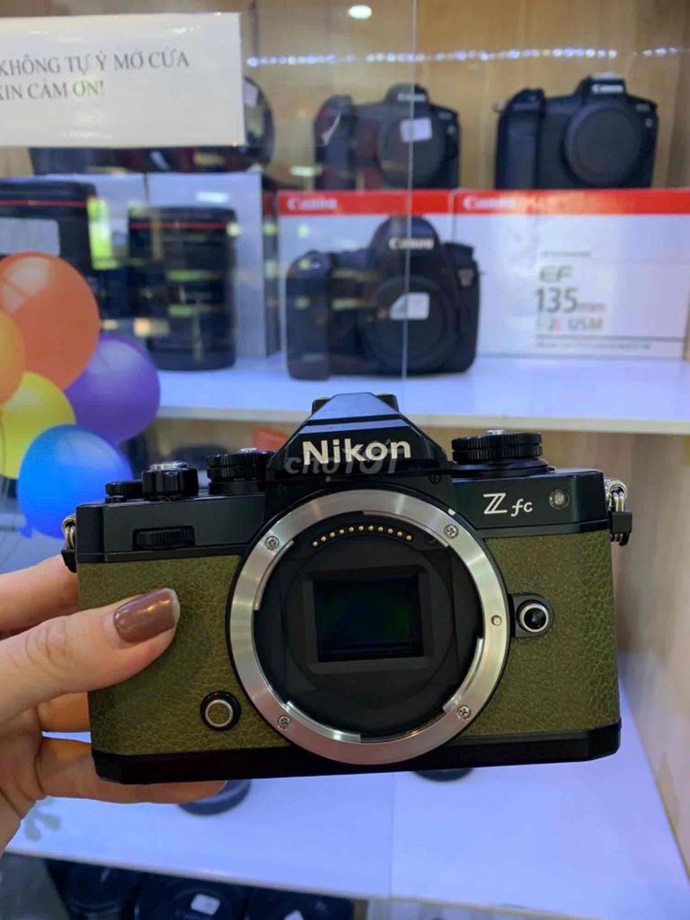 Máy ảnh Nikon Z fc Xanh rêu Đã sử dụng. Mua bán Máy ảnh, Máy quay tại Quận Ninh Kiều Cần Thơ được đăng bởi Trương Kiều Trinh hình 1