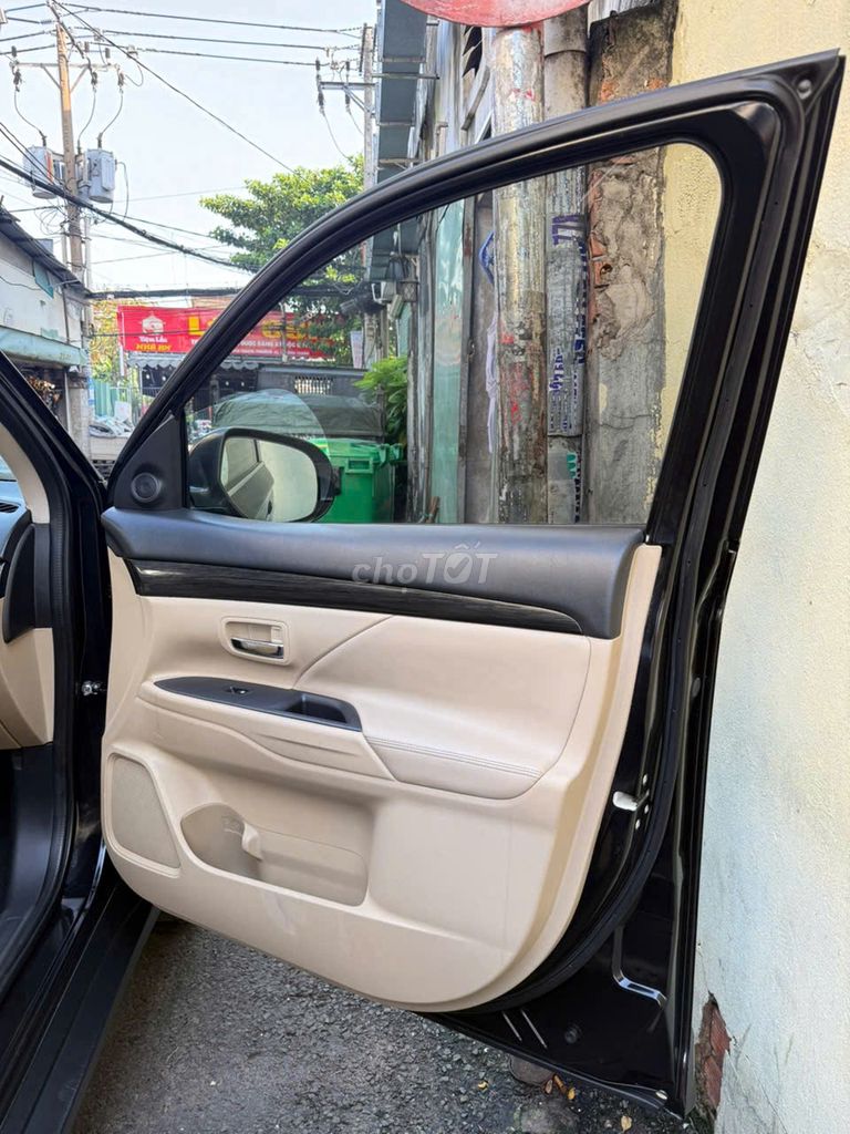 Mitsubishi Outlander 2018 2.0 CVT Premium 72000km. Mua bán Ô tô tại Quận Bình Thạnh Tp Hồ Chí Minh được đăng bởi Nguyen van dat hình 18