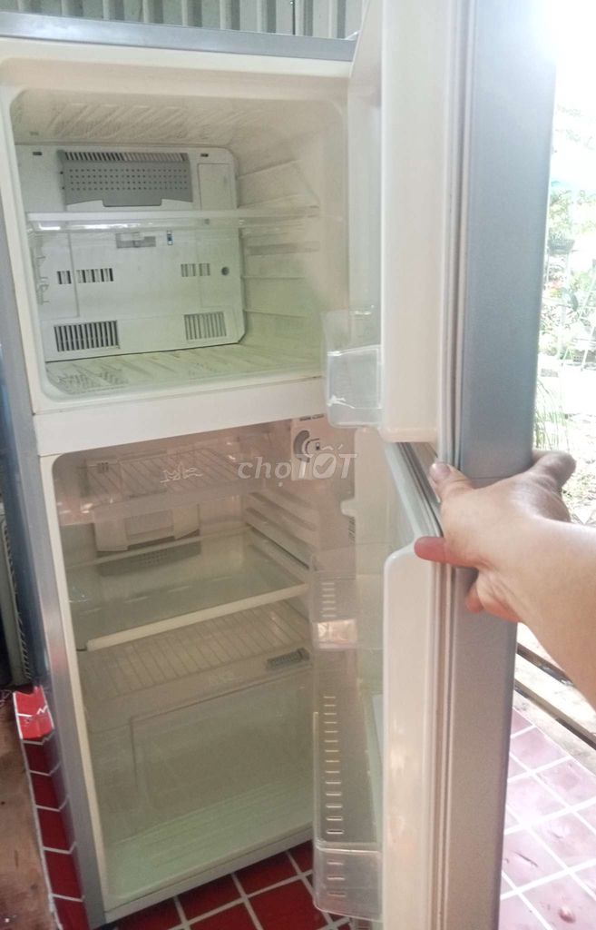 Tủ đang xài rất mới