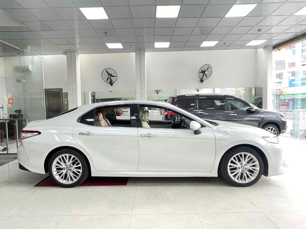 Toyota Camry 2021 2.5Q nhâp 1 chủ full bảo dưỡng