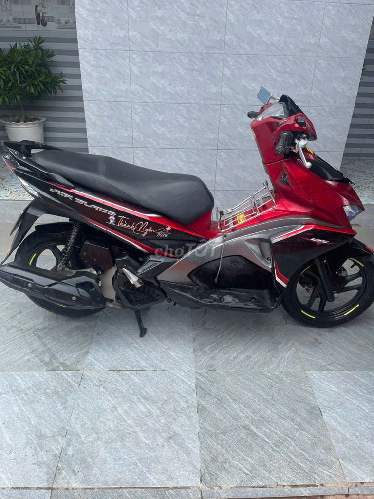 Kẹt tiền bán xe Air Blade. Mua bán Xe máy tại Huyện Đức Hòa Long An được đăng bởi Ngôn võ thành hình 3