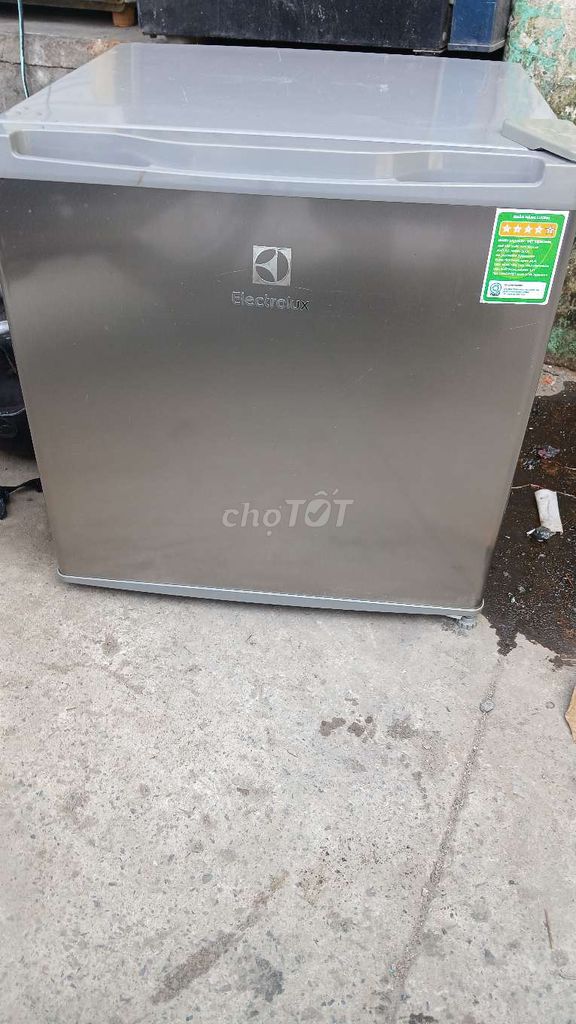 Tủ lạnh Electrolux EUM0500SB 46.4L. Mua bán Tủ lạnh tại Thành phố Dĩ An Bình Dương được đăng bởi Thiên phát hình 1