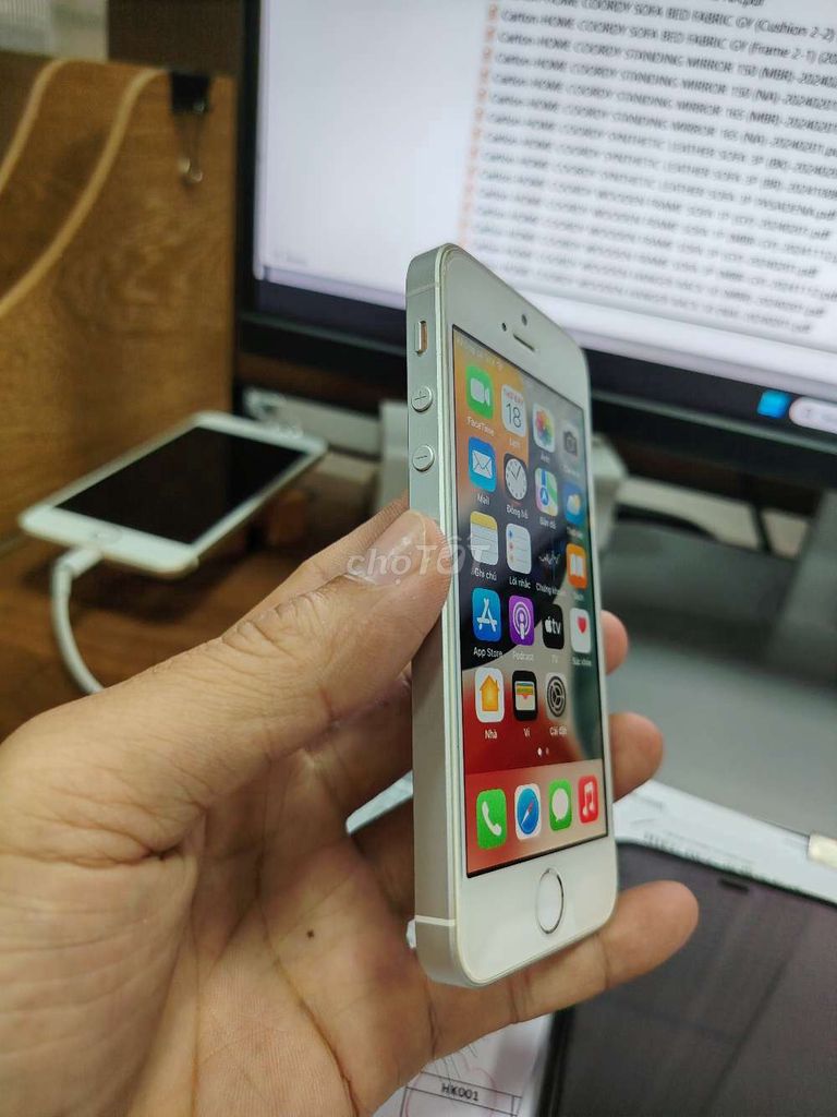 Apple iPhone SE 32GB Bạc. Mua bán Điện thoại tại Thị xã Bến Cát Bình Dương được đăng bởi Anh Việt hình 1