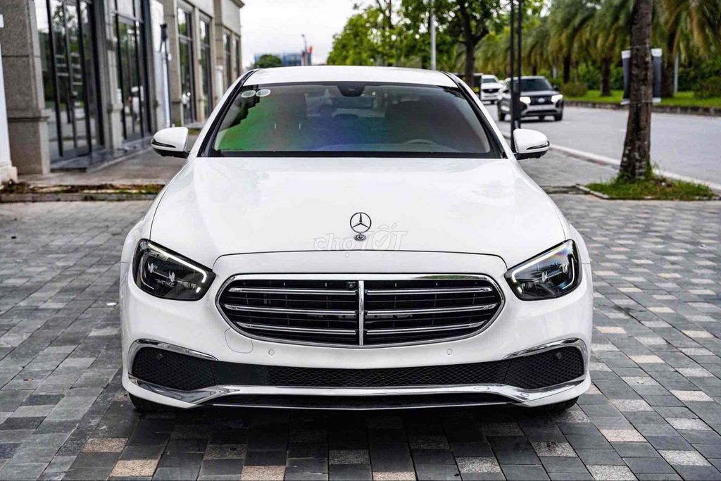 Mercedes_E200_Exclusive Model 2023 Bank 90%. Mua bán Ô tô tại Quận 7 Tp Hồ Chí Minh được đăng bởi PHÁT ĐẠT LUXURY CAR hình 1