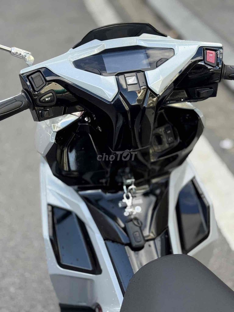 HONDA Air BLADE - 150cc - Phanh ABS - Chính Chủ. Mua bán Xe máy tại Thị xã Hương Thủy Thừa Thiên Huế được đăng bởi CẦM ĐỒ ANH VŨ 198 NGUYỄN TẤT THÀNH hình 2