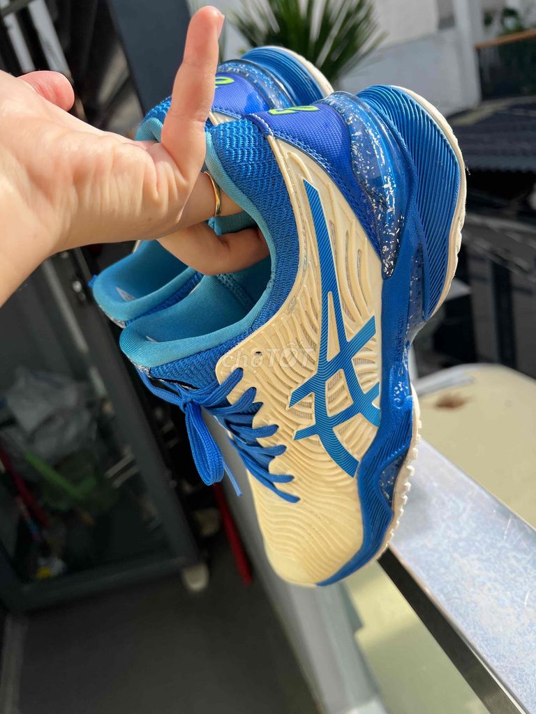 Dư đôi giày thể thao đánh tennis chạy bộ asics