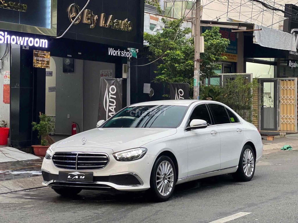 Mercedes E200 Exclusive 2021 odo 19.000 Trắng Đen