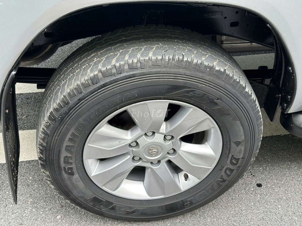 Toyota Hilux E 2.4AT 4x2 lỗi tặng xe, 12 vạn zin. Mua bán Ô tô tại Quận Hà Đông Hà Nội được đăng bởi Hà Đông Car hình 11