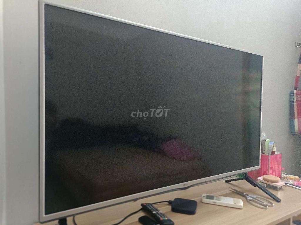 Tivi LG 43 inch Bạc. Mua bán Tivi, Âm thanh tại Quận 3 Tp Hồ Chí Minh được đăng bởi Hoangnam hình 1