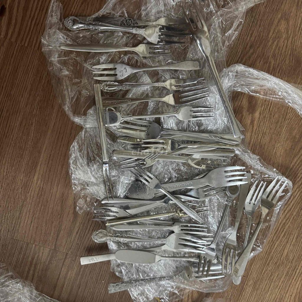 Nĩa nhỏ ăn trái cây, ốc Inox Nhật Bản 33cái. Mua bán Dụng cụ nhà bếp tại Quận 10 Tp Hồ Chí Minh được đăng bởi Phong Tran hình 1