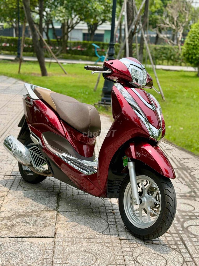Honda Lead 4val 2024 odo 12000 km
