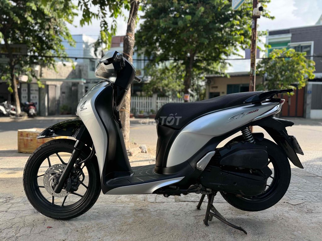 Honda SH Mode 2014 màu bạc Pos Góp trả trước 6tr5. Mua bán Xe máy tại Quận Liên Chiểu Đà Nẵng được đăng bởi Hòa Xe Máy Cũ hình 1