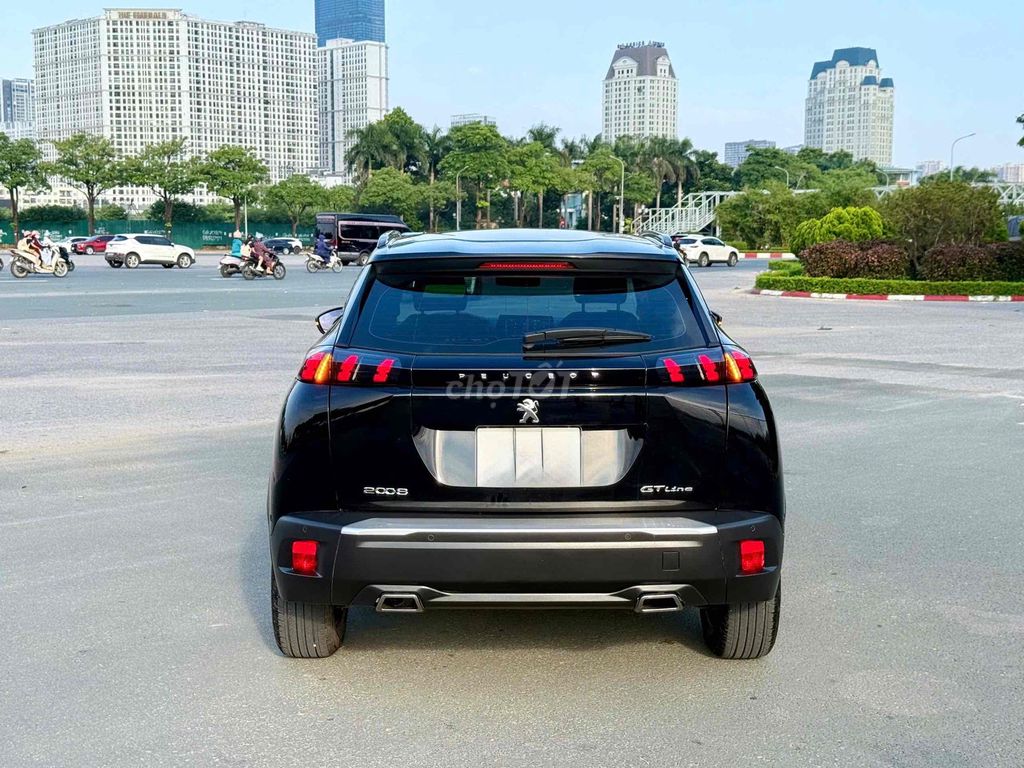 Peugeot 2008 GT-Line 2021 Черный 12000 км